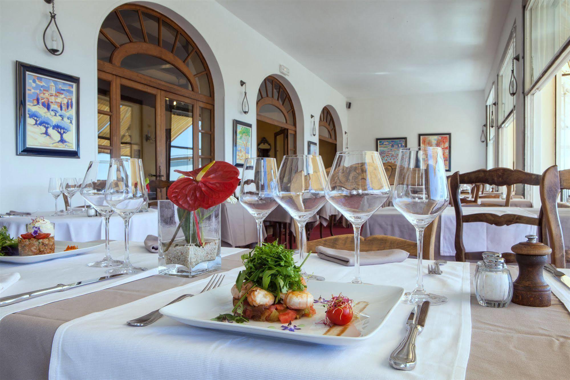 Hotel Provencal Hyeres Bagian luar foto