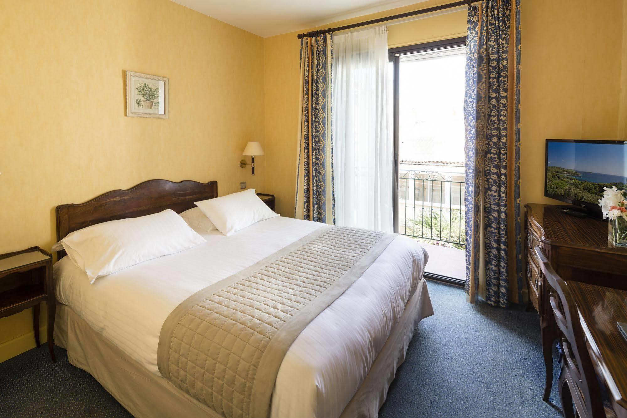 Hotel Provencal Hyeres Bagian luar foto