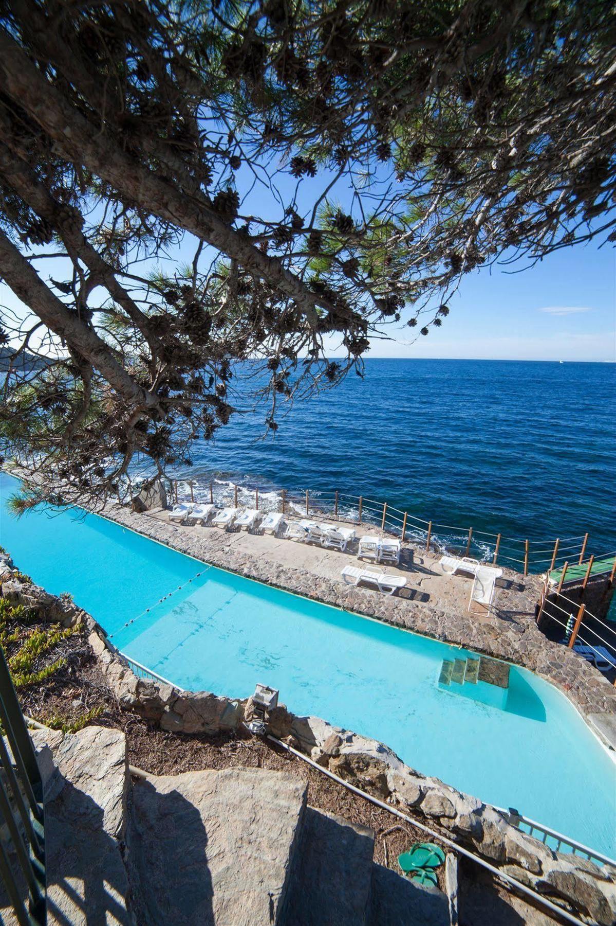 Hotel Provencal Hyeres Bagian luar foto