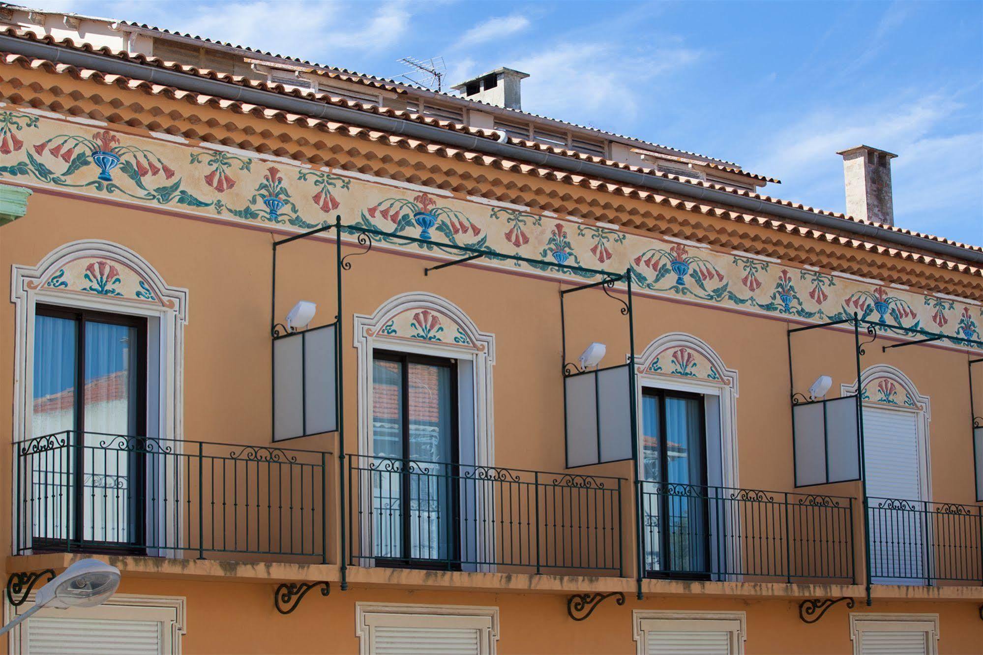 Hotel Provencal Hyeres Bagian luar foto